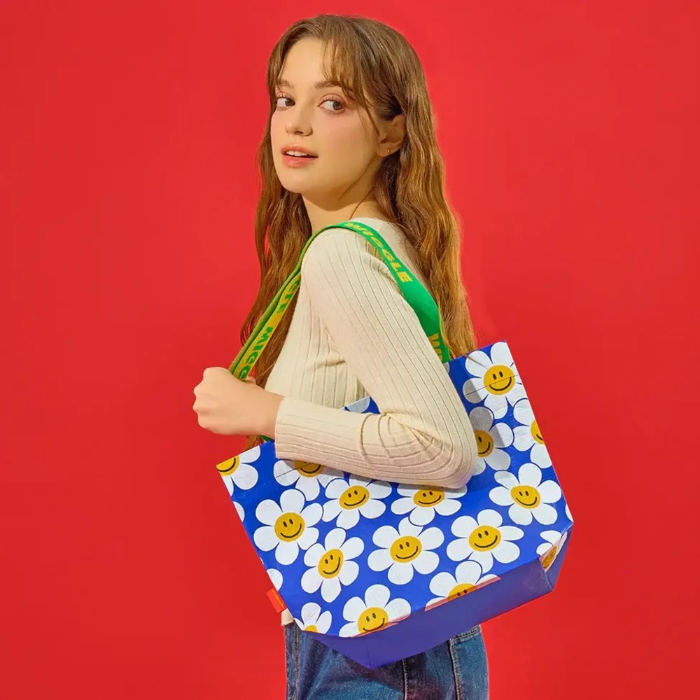 Wiggle Smiley Daisy Tote Bag in Blue